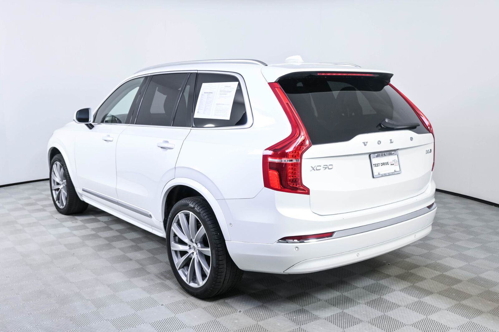 Certified 2023 Volvo XC90 B6 Plus AWD/4WD image 3