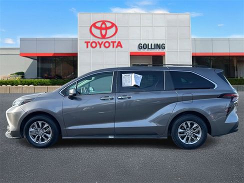 Used 2024 Toyota Sienna XLE image 2