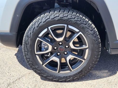 Used 2025 Jeep Compass Trailhawk w/ Trailer Tow Group AWD/4WD image 10