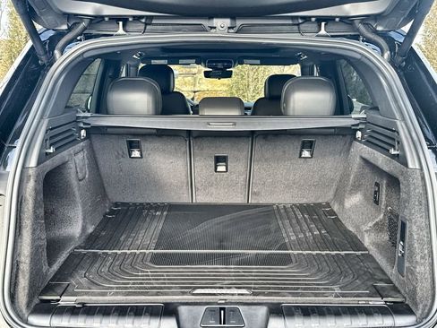 Used 2025 Land Rover Range Rover Sport SE image 18