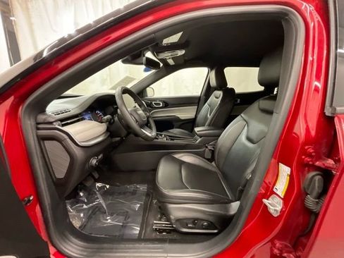 Used 2025 Jeep Compass Limited AWD/4WD image 10