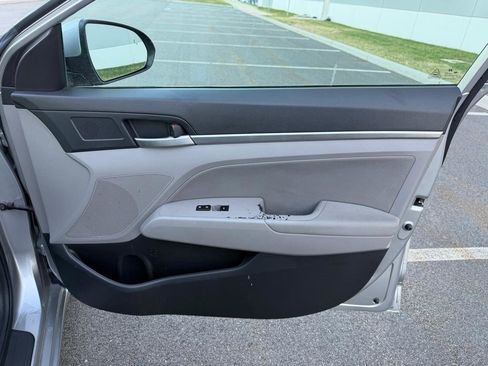 Used 2020 Hyundai Elantra SEL image 12