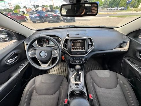 Used 2017 Jeep Cherokee Latitude w/ Cold Weather Group AWD/4WD image 16