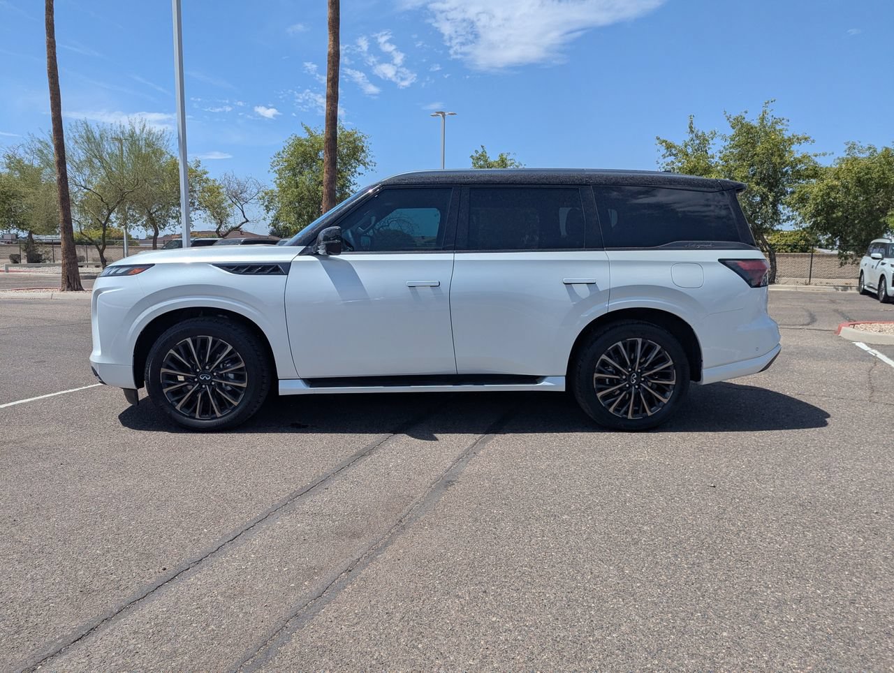 New 2027 INFINITI QX80 Autograph AWD/4WD image 2