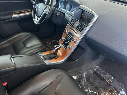 Used 2017 Volvo XC60 T5 Inscription w/ Preferred Option Package FWD image 18