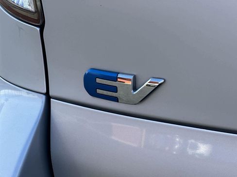 Used 2014 Toyota RAV4 EV image 7