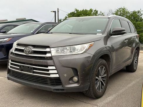 Used 2017 Toyota Highlander XLE image 16
