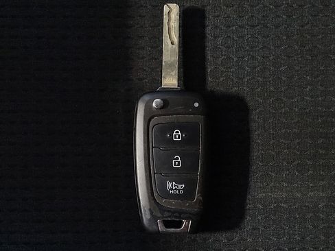 Used 2023 Hyundai Santa Fe SE image 32