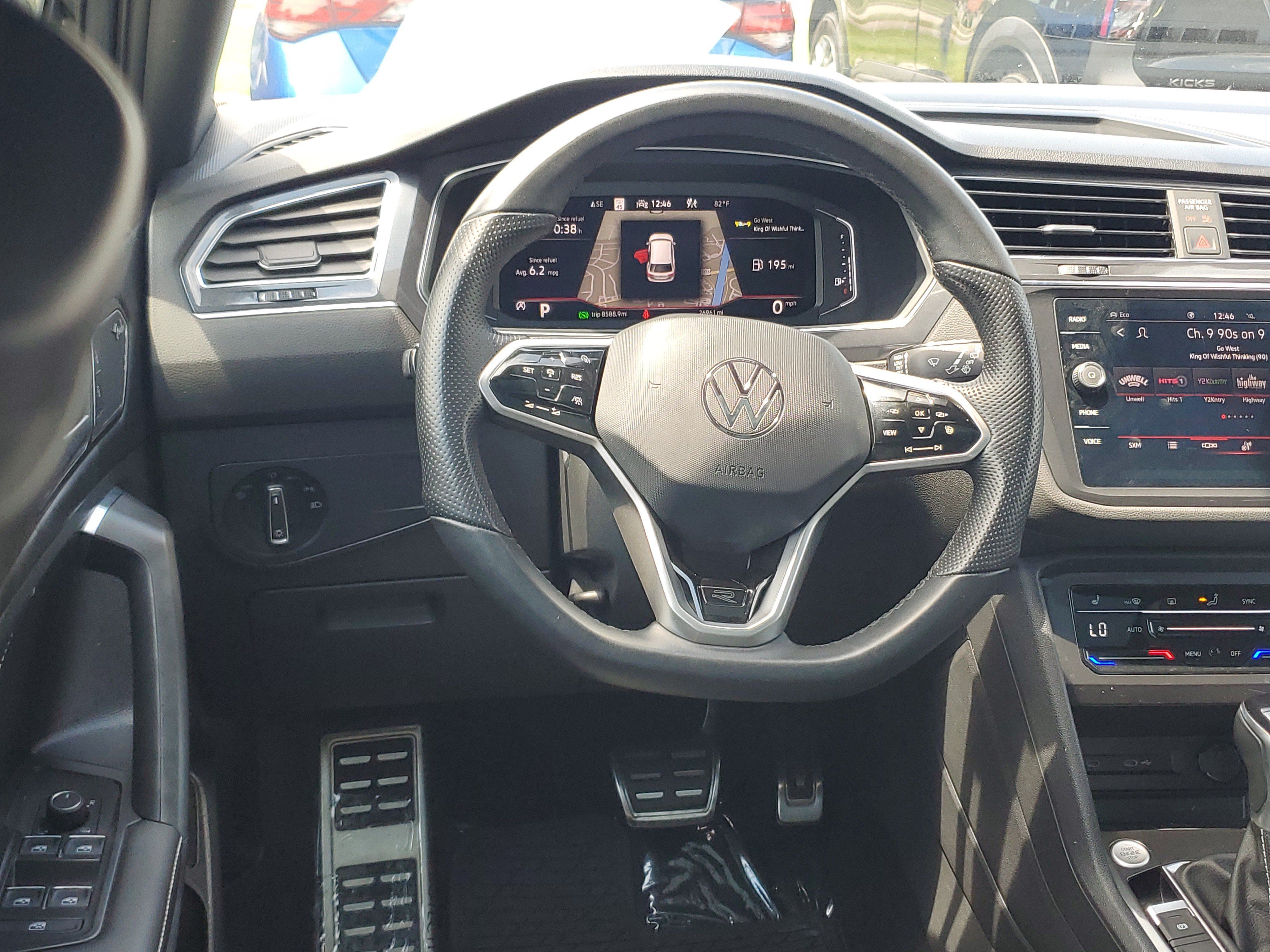 Used 2022 Volkswagen Tiguan SEL R-Line AWD/4WD image 11