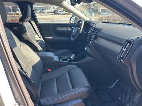 Certified 2025 Volvo XC40 B5 Plus AWD/4WD image 15