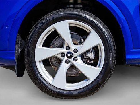 Certified 2025 Audi Q5 Premium Plus w/ Premium Plus AWD/4WD image 9