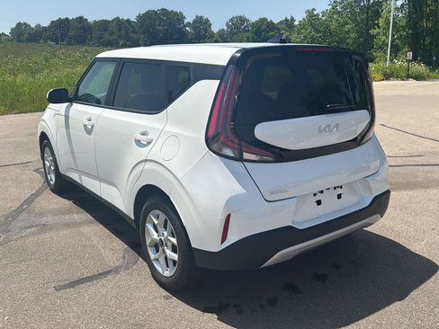 Used 2025 Kia Soul LX w/ LX Technology Package FWD image 3