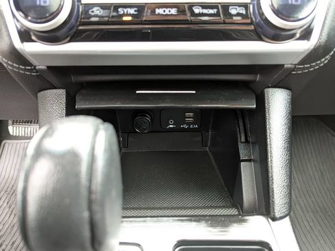 Used 2019 Subaru Outback 3.6R Limited AWD/4WD image 24