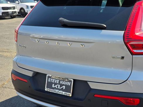 Used 2023 Volvo XC40 B5 Plus image 13