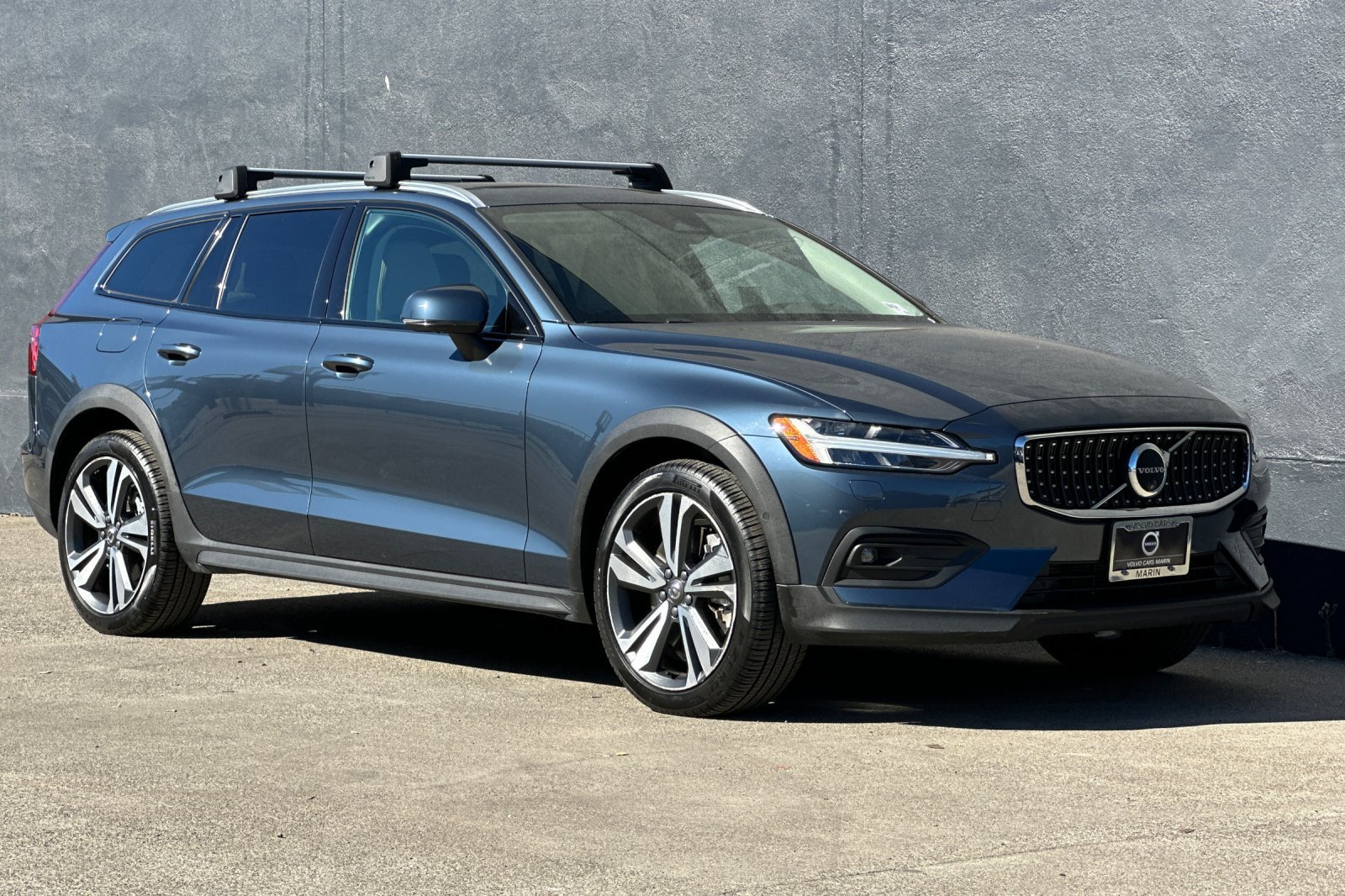Certified 2025 Volvo V60 B5 Cross Country Plus w/ Protection Package Premier AWD/4WD image 10