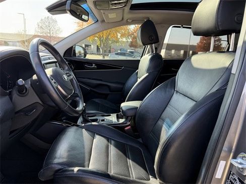 Used 2019 Kia Sorento SX image 27
