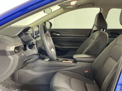 Used 2025 Nissan Altima 2.5 SV FWD image 10