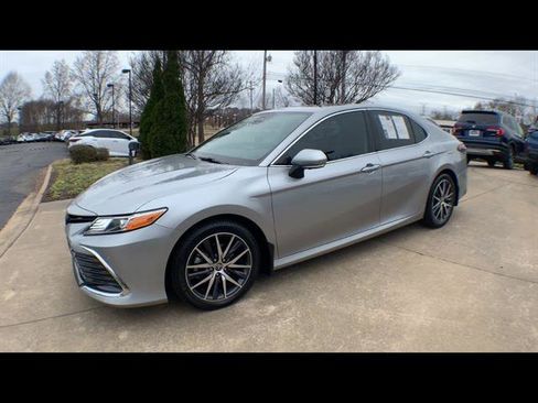 Used 2022 Toyota Camry XLE w/ Navigation Upgrade Package image 4