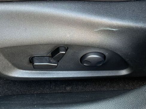 Used 2025 Jeep Compass Limited image 22