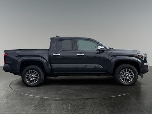 Used 2024 Toyota Tacoma Limited w/ Limited Package (LT) AWD/4WD image 10