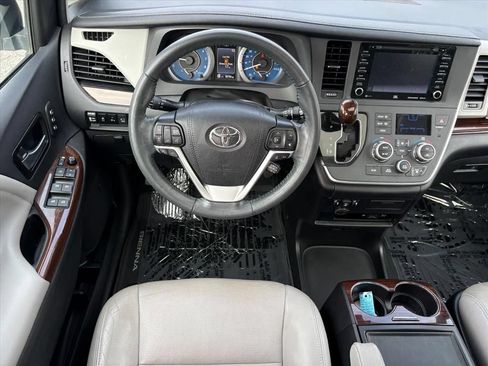Used 2020 Toyota Sienna Limited Premium w/ Carpet Mat Package AWD/4WD image 23
