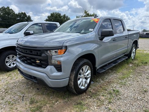 Used 2024 Chevrolet Silverado 1500 Custom RWD image 3