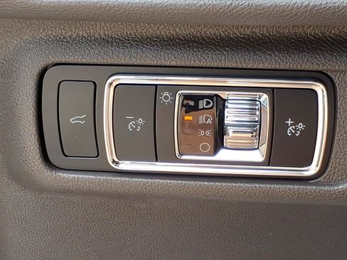 Used 2023 Lincoln Corsair Reserve w/ Equipment Group 201A AWD/4WD image 17
