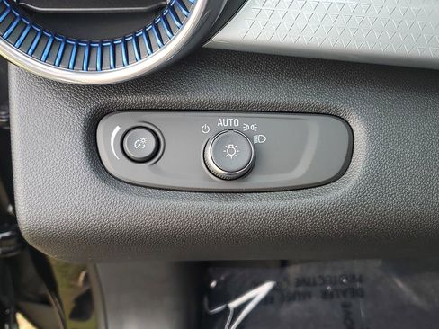 New 2026 Chevrolet Trax LT w/ Sunroof Package FWD image 22