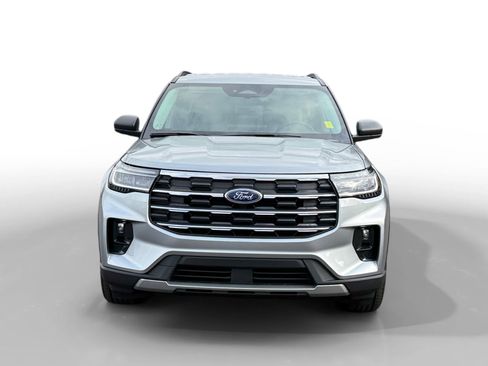Used 2025 Ford Explorer Active w/ Active Comfort Package image 8