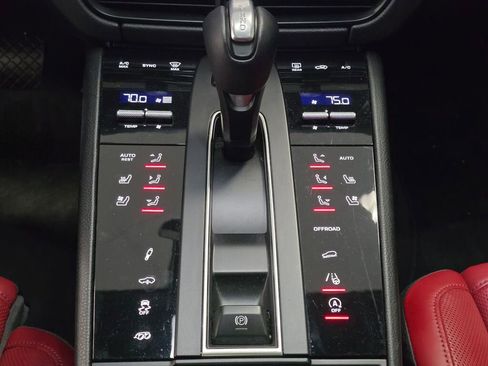 Certified 2024 Porsche Macan GTS image 17