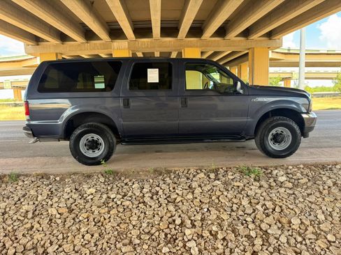 Used 2003 Ford Excursion XLT AWD/4WD image 2