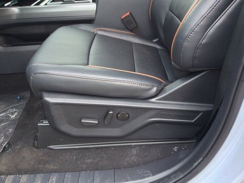 New 2026 Ford F350 Lariat w/ FX4 Off-Road Package image 32