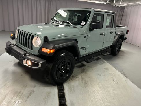 Used 2023 Jeep Gladiator Sport w/ Trailer Tow Package image 3