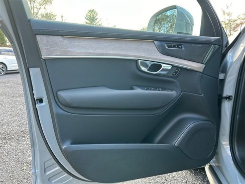 New 2026 Volvo XC90 B6 Plus w/ Protection Package Premier image 9