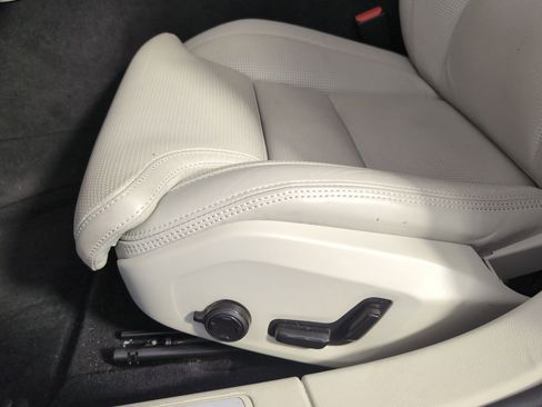 Used 2022 Volvo V60 T5 Cross Country w/ Advanced Package image 11