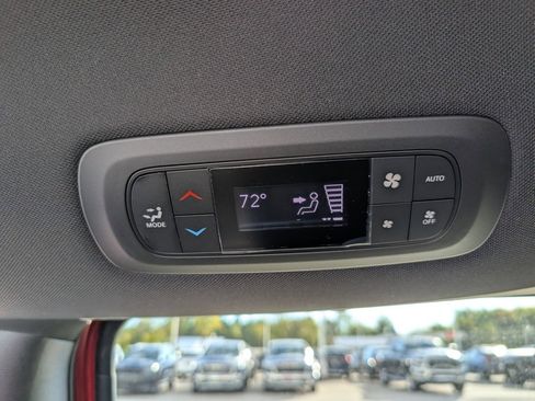 New 2026 Chrysler Pacifica Select image 37