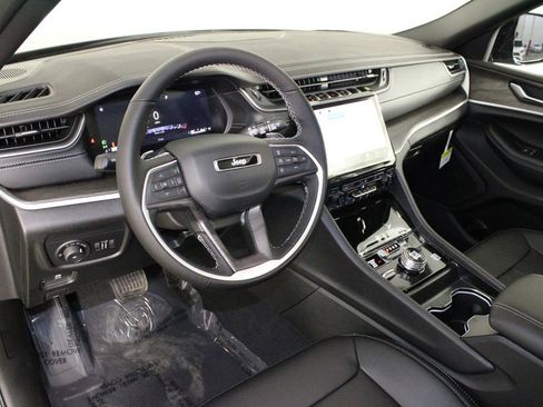 New 2025 Jeep Grand Cherokee Limited AWD/4WD image 24
