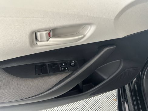 Used 2025 Toyota Corolla LE FWD image 13