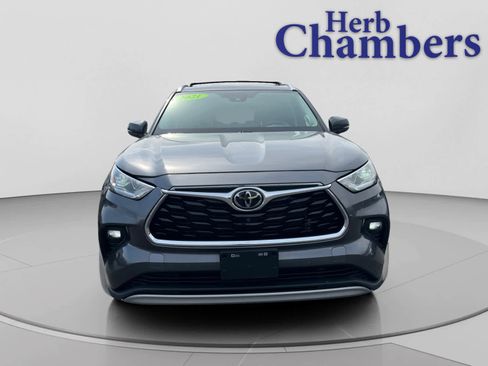Used 2021 Toyota Highlander Platinum image 2