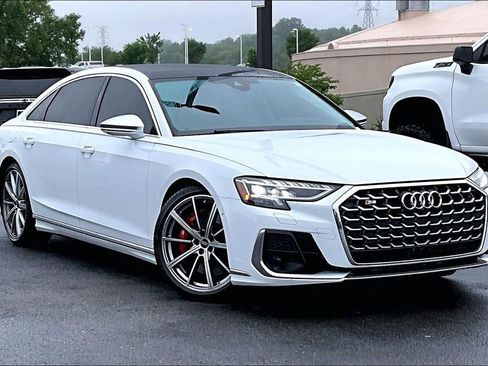 Used 2022 Audi S8 w/ S8 Comfort Plus Package AWD/4WD image 37