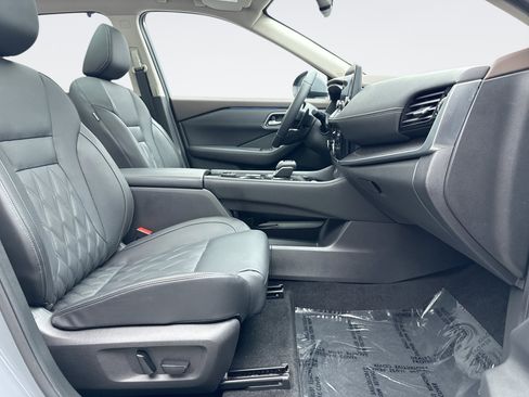 Used 2023 Nissan Rogue Platinum AWD/4WD image 19