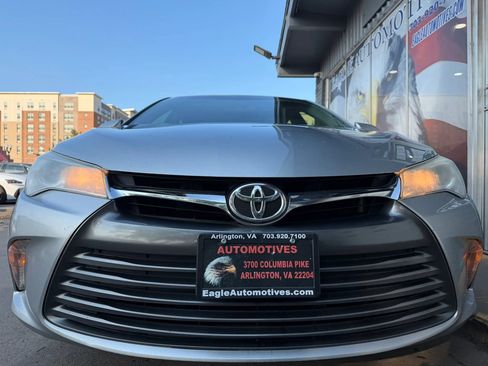 Used 2017 Toyota Camry LE w/ Moonroof Package FWD image 7