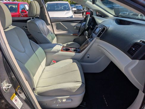 Used 2010 Toyota Venza AWD image 11