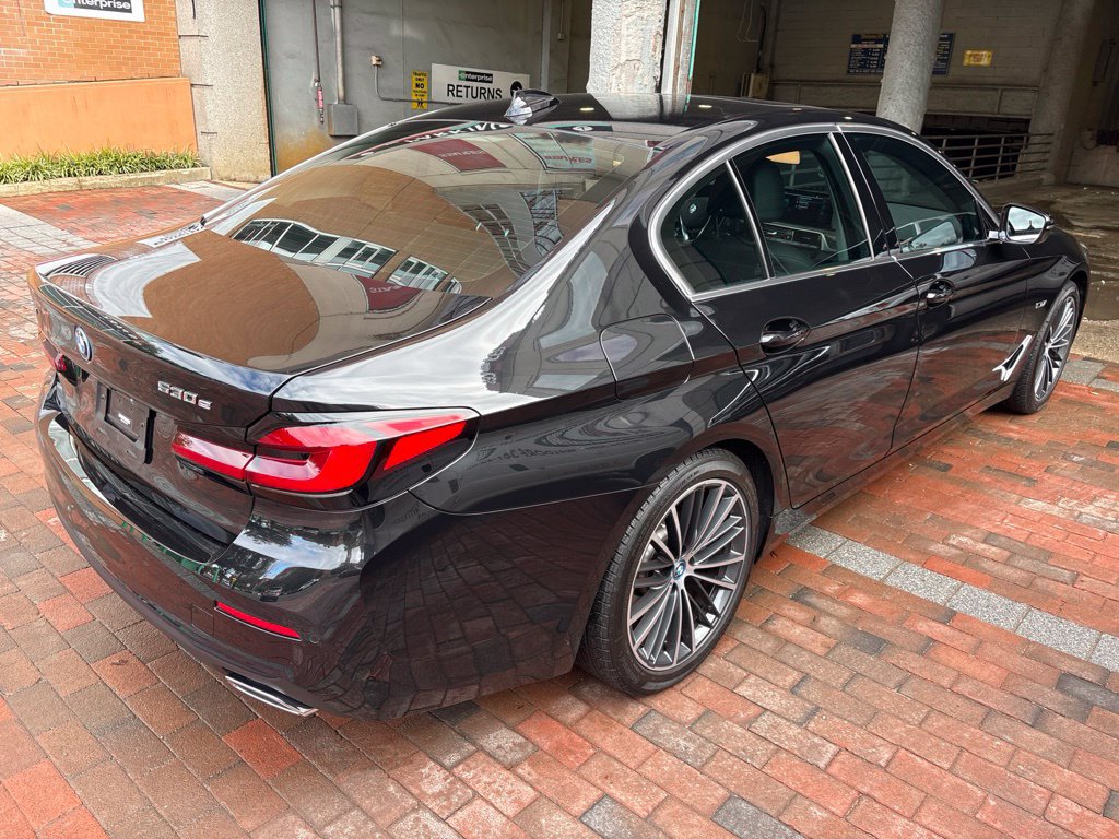 Used 2022 BMW 530e xDrive w/ Convenience Package AWD/4WD image 3