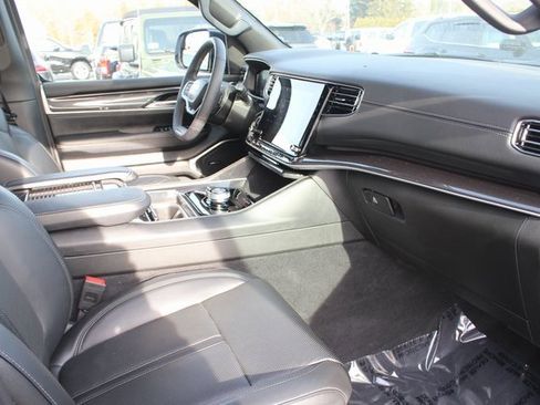 Used 2024 Jeep Wagoneer 4WD w/ Premium Group I image 37