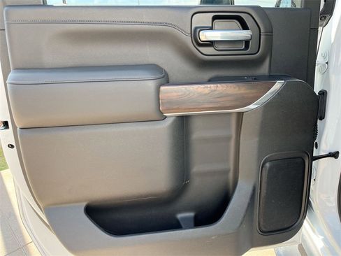 Used 2021 GMC Sierra 2500 SLT w/ SLT Convenience Package image 32