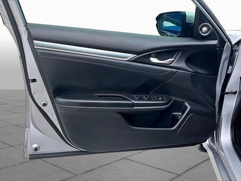 Used 2018 Honda Civic Touring image 22