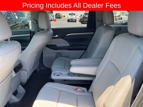 Used 2019 Toyota Highlander Limited FWD image 15