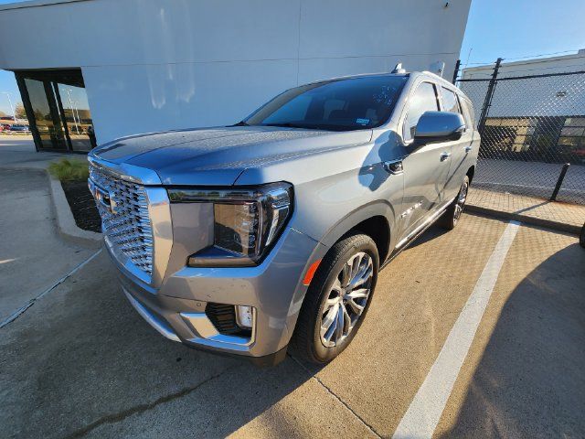 Used 2023 GMC Yukon Denali AWD/4WD image 3