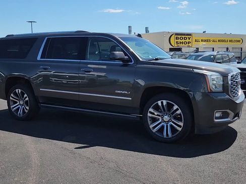 Used 2019 GMC Yukon XL Denali w/ Denali Ultimate Package AWD/4WD image 3